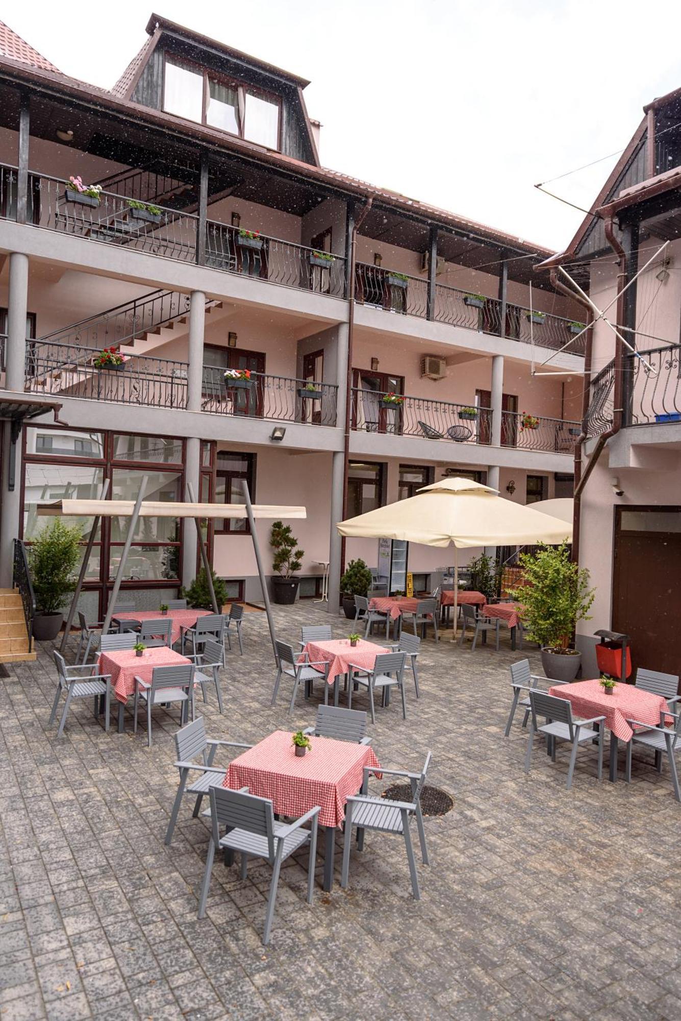 Hotel Stefani Sibiu Ngoại thất bức ảnh